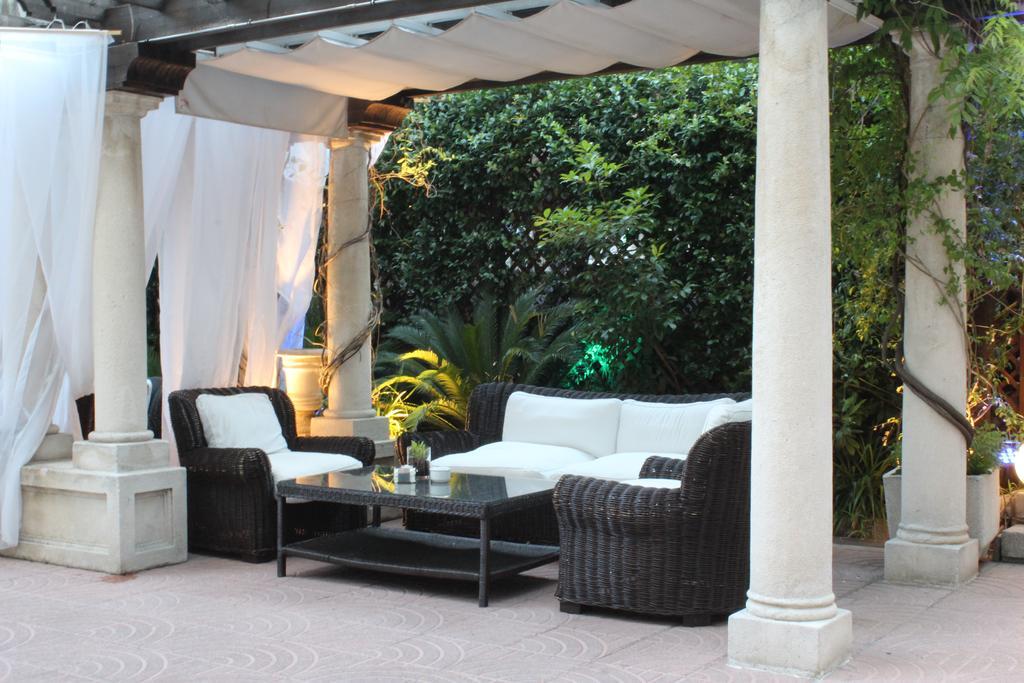 Hotel Miguel Angel Madrid Bagian luar foto The Pergola
