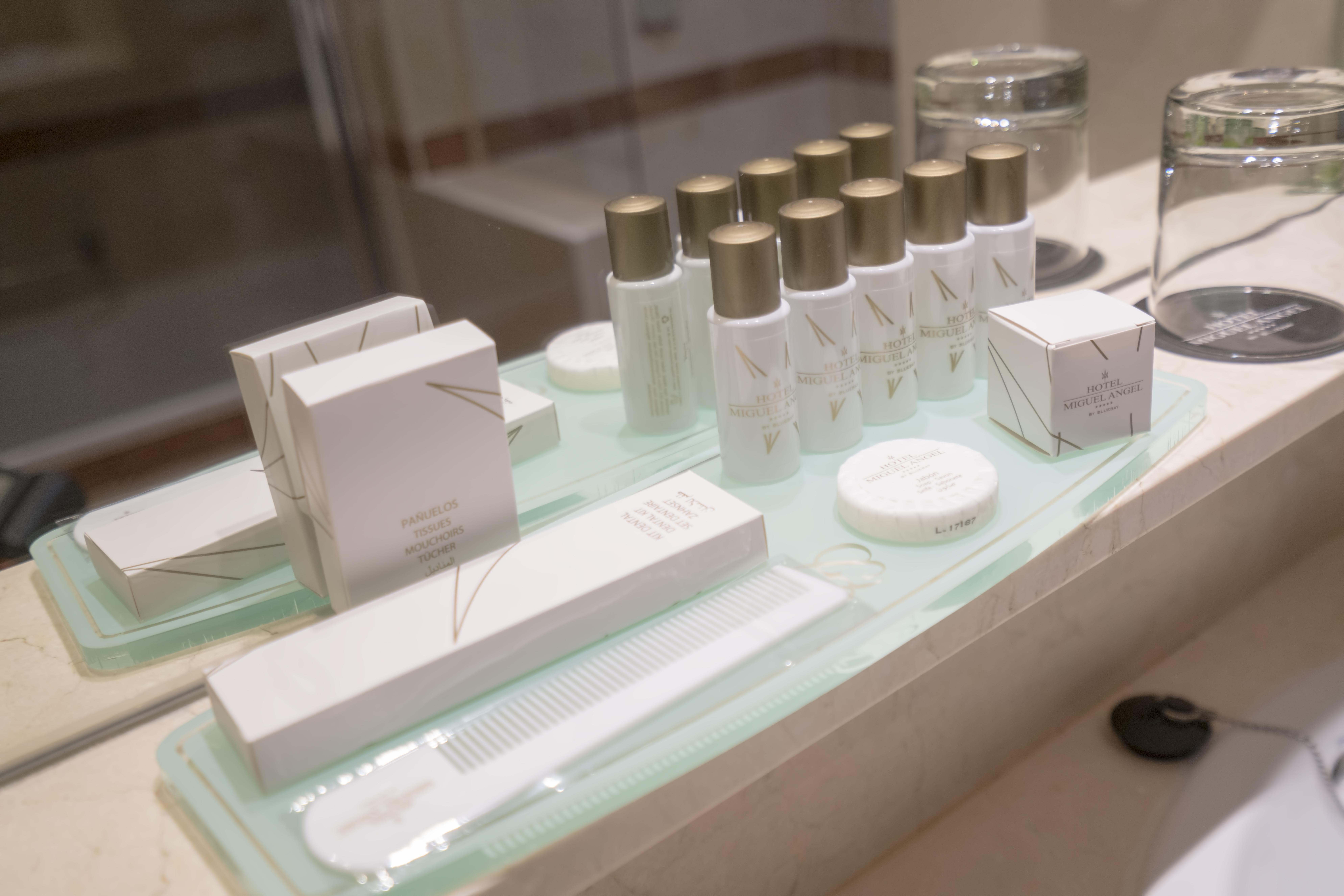 Hotel Miguel Angel Madrid Bagian luar foto The White Company toiletries