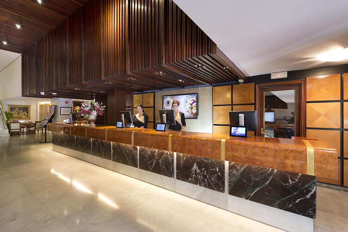 Hotel Miguel Angel Madrid Bagian luar foto The lobby of the hotel