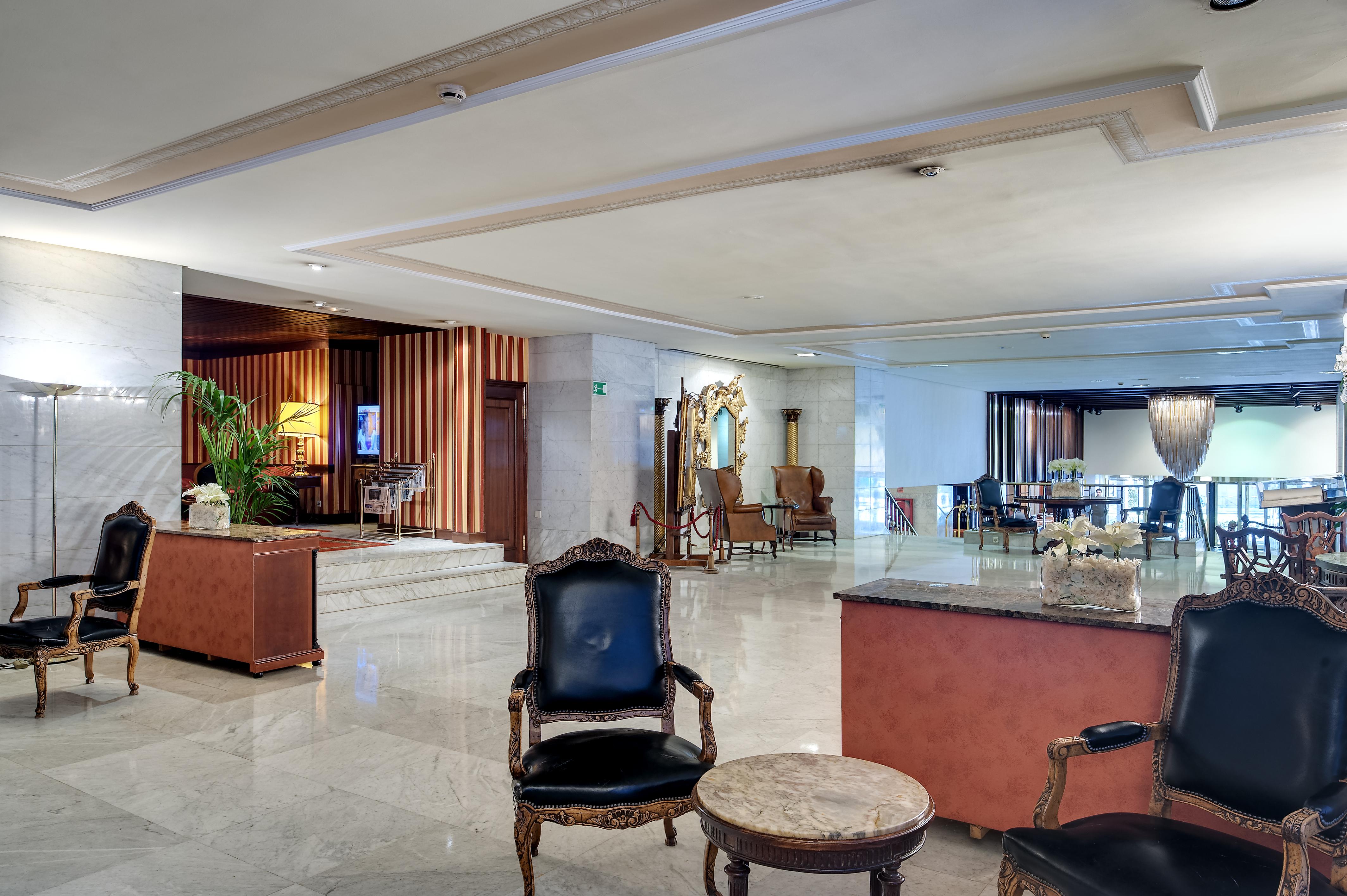 Hotel Miguel Angel Madrid Bagian luar foto Lobby