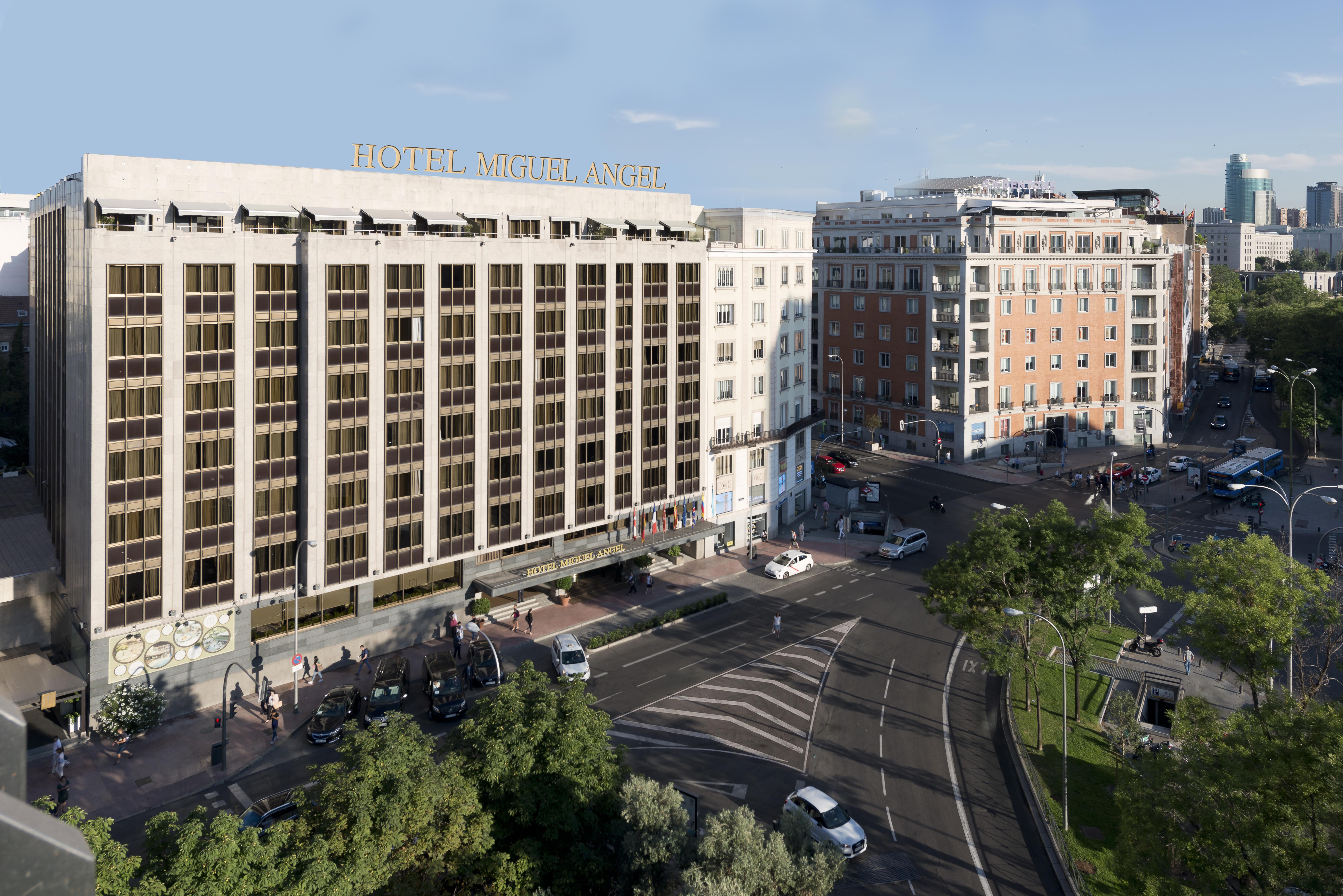Hotel Miguel Angel Madrid Bagian luar foto The building of the university library