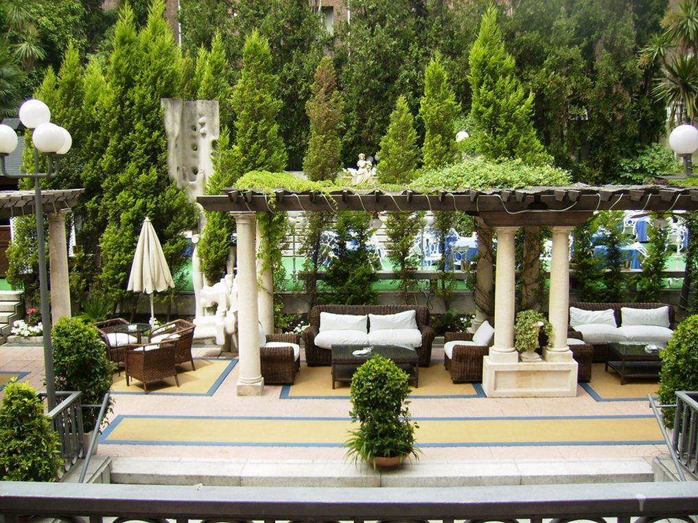 Hotel Miguel Angel Madrid Bagian luar foto The Pergola