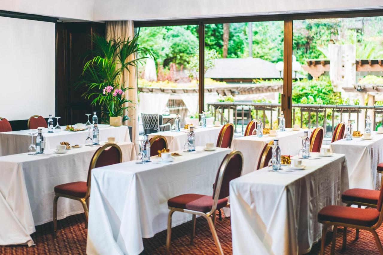 Hotel Miguel Angel Madrid Bagian luar foto Meeting room