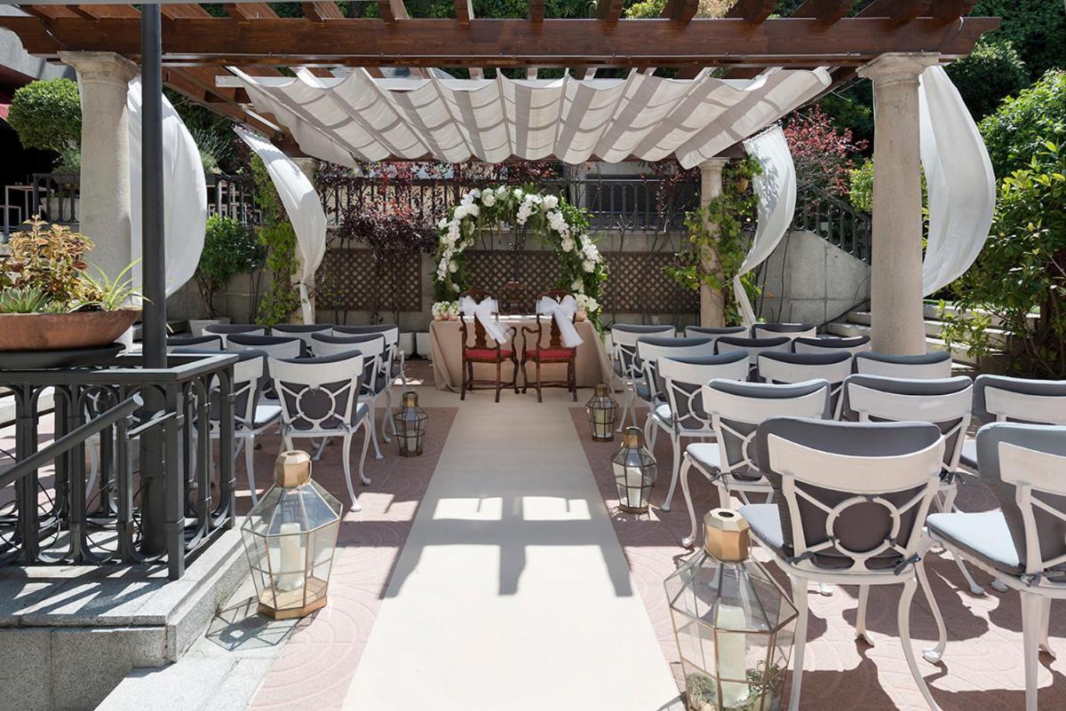 Hotel Miguel Angel Madrid Bagian luar foto The wedding venue