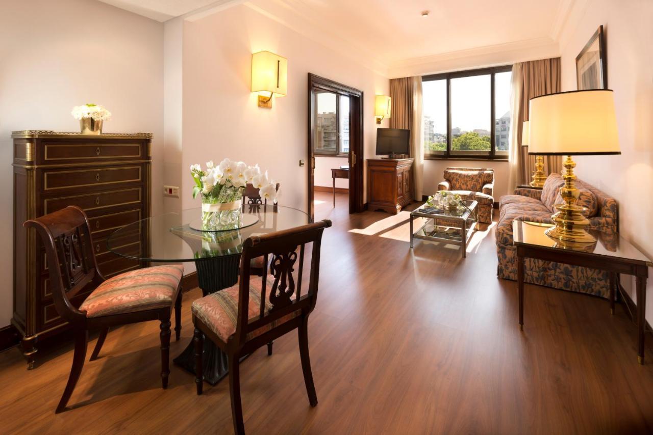 Hotel Miguel Angel Madrid Bagian luar foto A suite at the hotel
