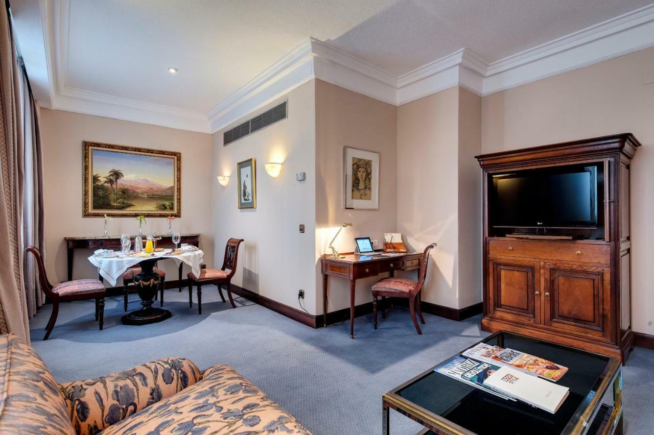 Hotel Miguel Angel Madrid Bagian luar foto A suite at the hotel