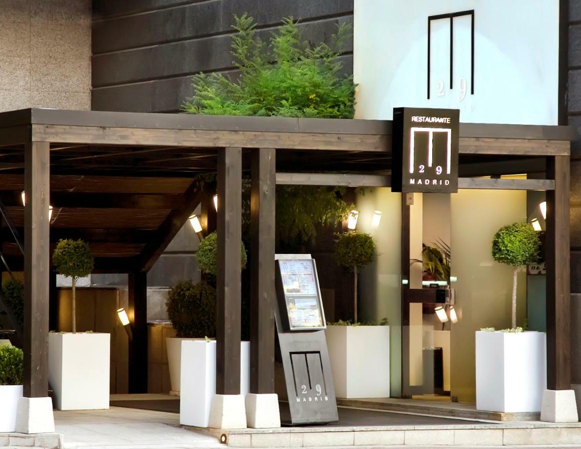 Hotel Miguel Angel Madrid Bagian luar foto Entrance of the hotel