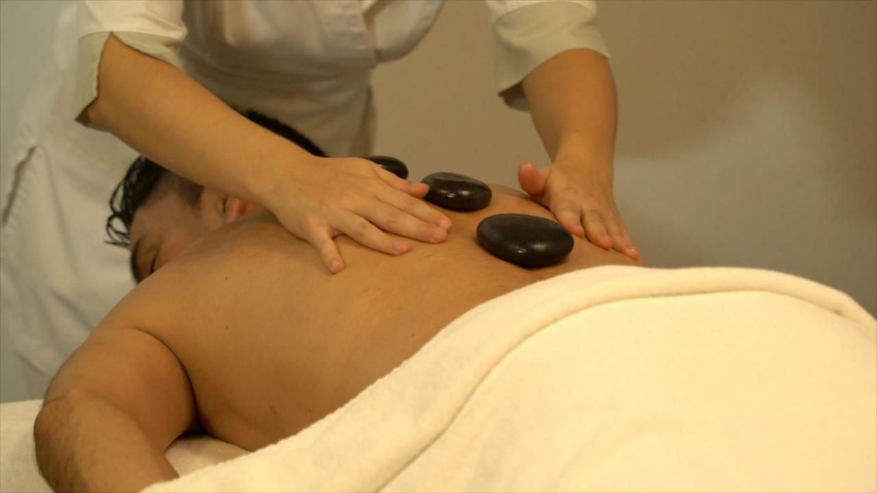 Hotel Miguel Angel Madrid Bagian luar foto Hot stone massage
