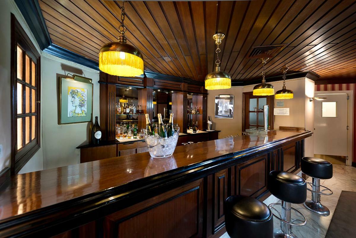 Hotel Miguel Angel Madrid Bagian luar foto The bar at the 1905