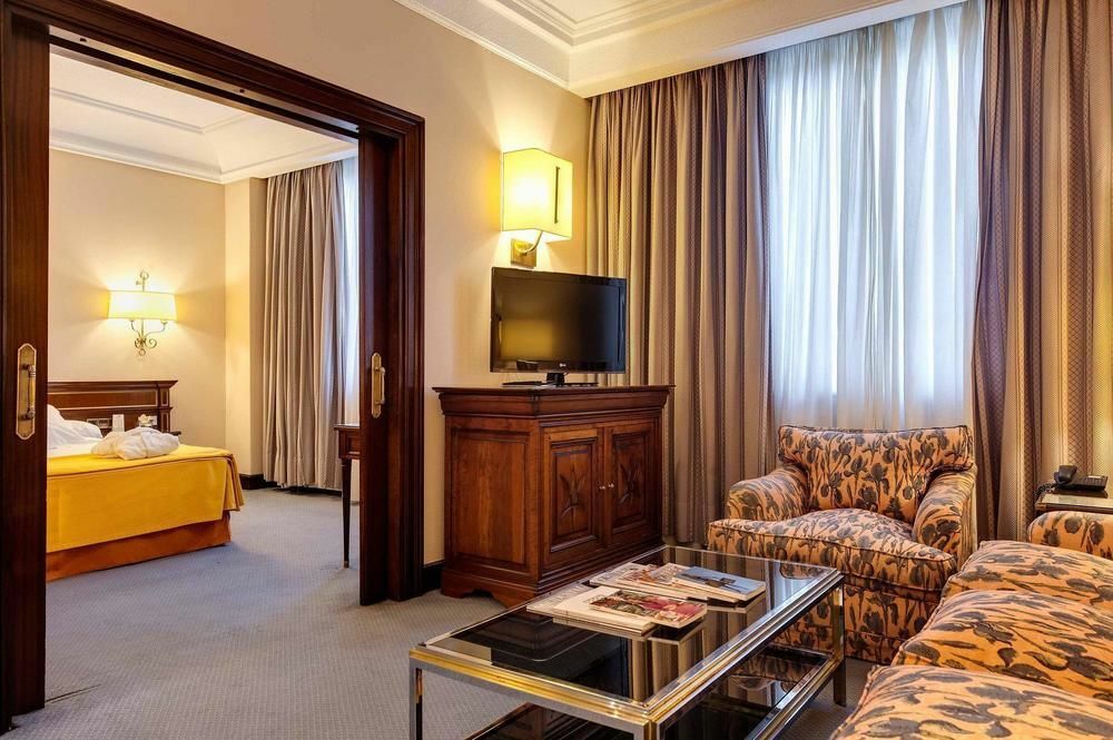Hotel Miguel Angel Madrid Bagian luar foto Suite