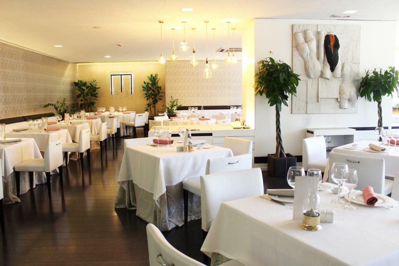 Hotel Miguel Angel Madrid Bagian luar foto Interior of the restaurant
